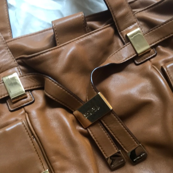 Michael Kors Tan leather bag w/ original silk bag - Picture 2 of 8